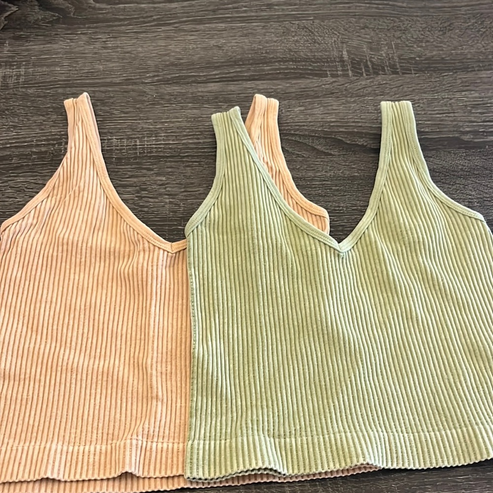 2 crop tank tops